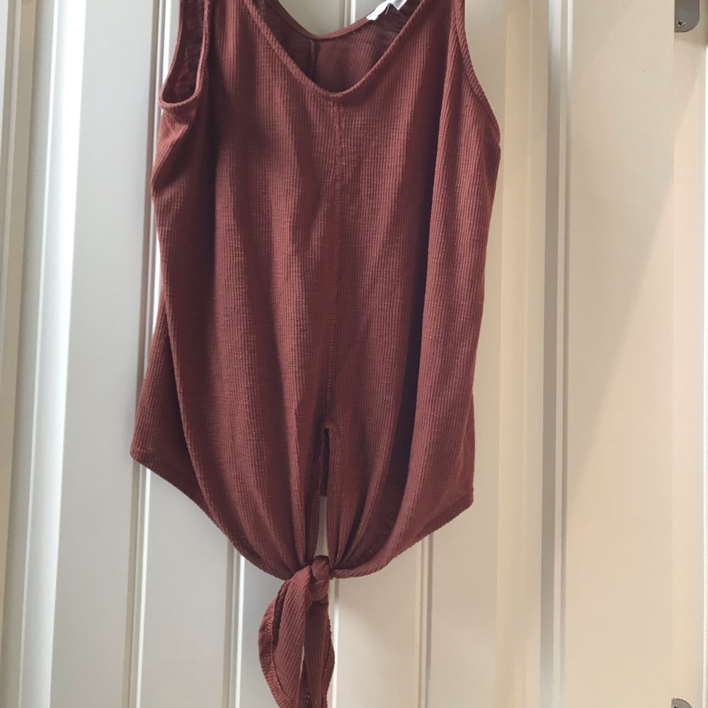 EUC day to day tank with tie front detail